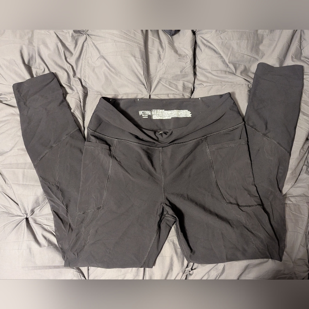 Victoria Sport Total Knockout Leggings – Black w/ Mesh Panels – Size Large